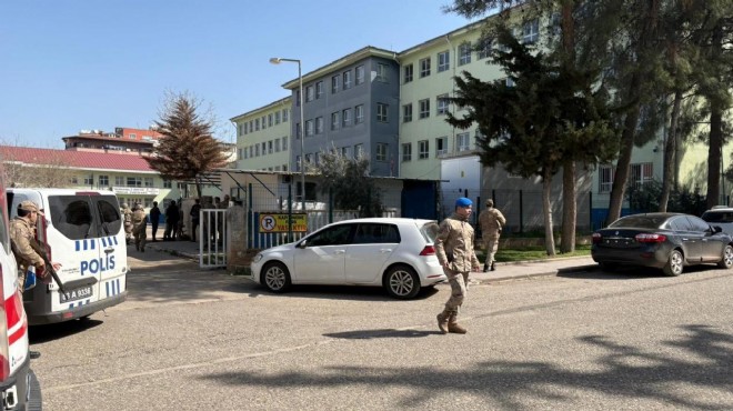Saldırı alarmı: İzmir'de 2 öğrenciye ev hapsi!
