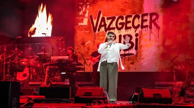 Semicenk’ten sevilen şarkılarla fuar gecesi