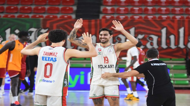 Seyircisiz maçta başkan tribüne çıktı!