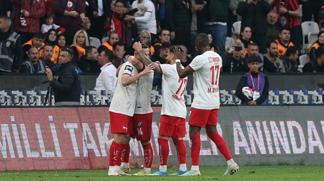 Süper Lig'e yükselen son takım belli oldu