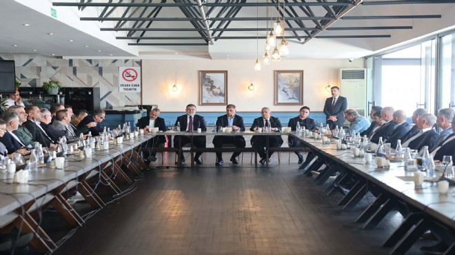 Tugay, AK Parti İzmir ile bir araya geldi: Büyükşehir meclisinden kaçıyor değilim!