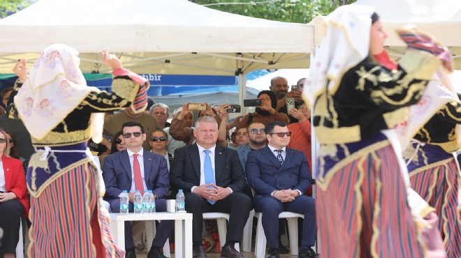 Urla’da 19 Mayıs coşkusu meydanlara taştı