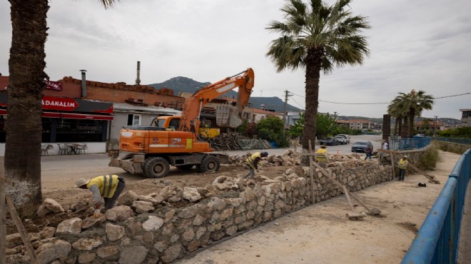 Yeni Foça’da tarihi dere yatağı güçleniyor