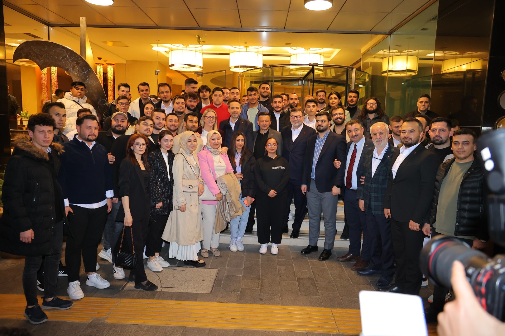 AK Parti adayı Dağ'dan gençlere 7/24 çalışan kütüphane sözü!